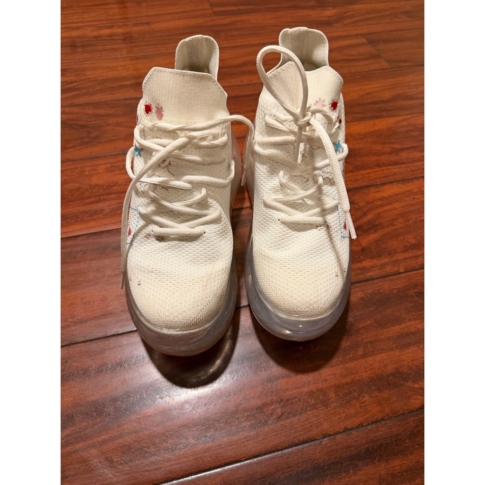 Jenny Fax Hana Embroidery sneakers featuring a white knit upper decorated Sz 8 - Picture 5 of 11